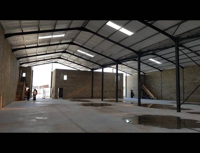 1,107M² FACTORY TO LET IN SAXENBURG PARK 2